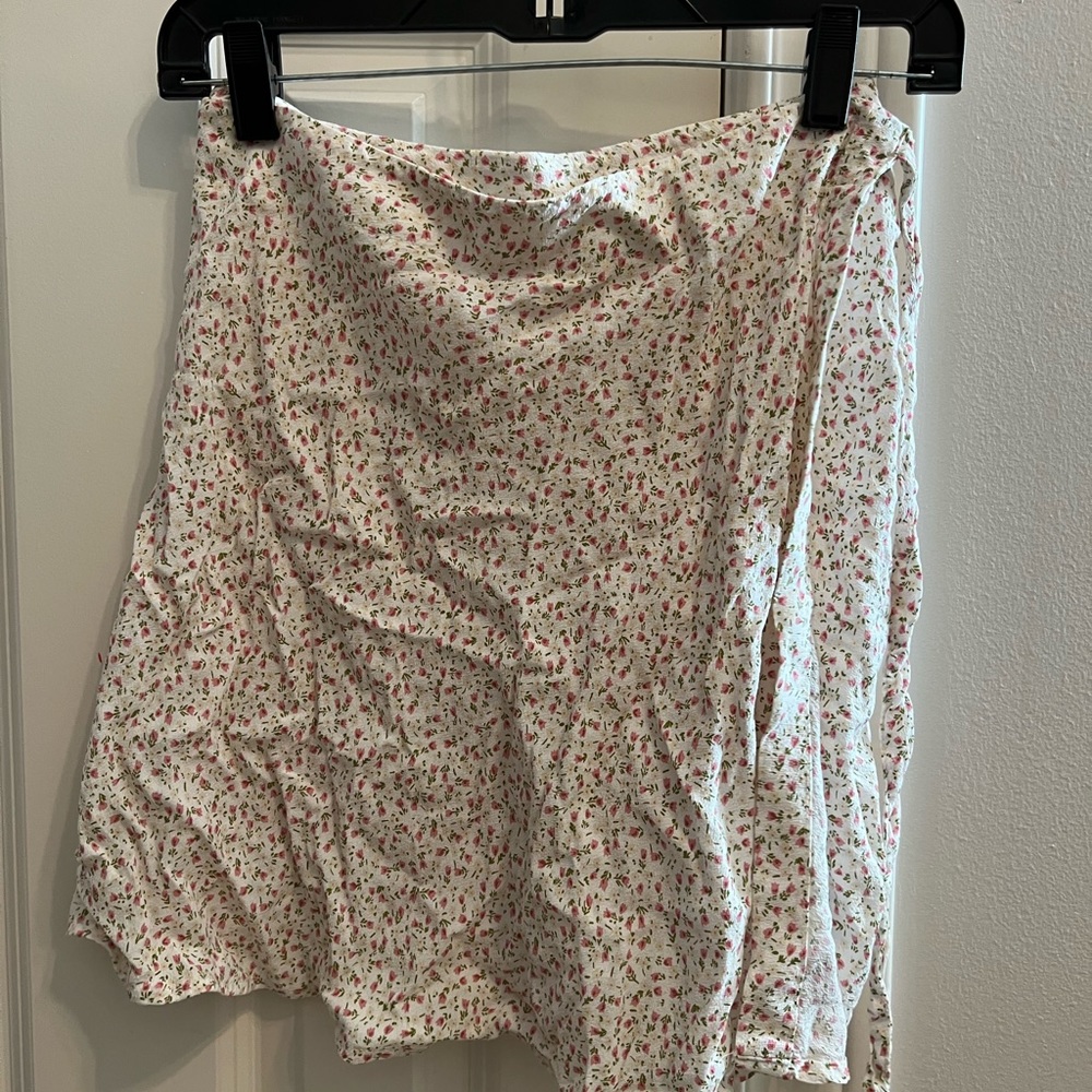 Brandt Melville flower pink tie waist mini skirt